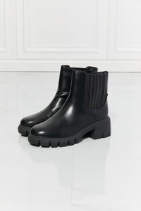 What It Takes Lug Sole Chelsea Boots in Black ONLINE EXCLUSIVE