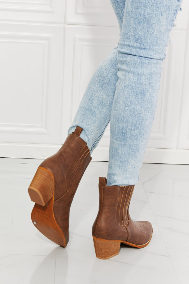 Love the Journey Stacked Heel Chelsea Boot in Chestnut ONLINE EXCLUSIVE